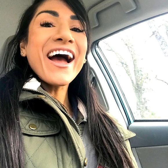 Meet your Posher, Sara - Picture 1 of 1